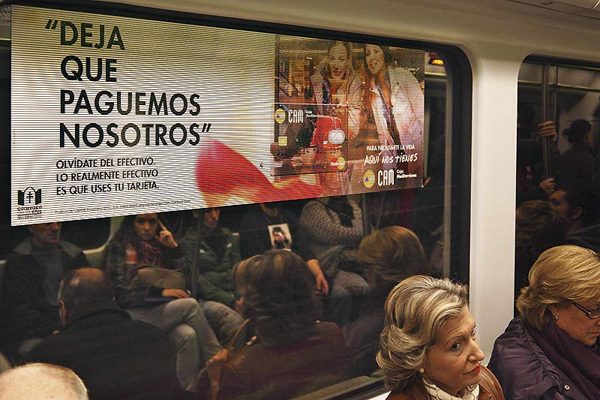 Publicidad en tranvía, ventanas viniladas