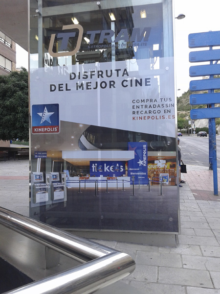 Fotografía publicidad "Kinepolis" Publicidad en el ascensor Metro de Alicante
