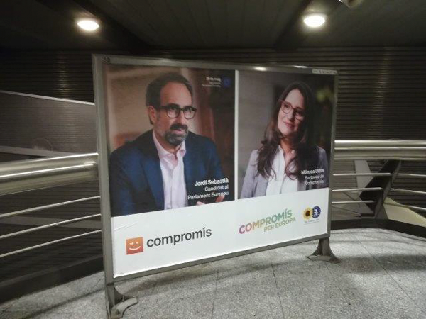 Fotografía Publicidad "Compromís" Valla Anden Metro
