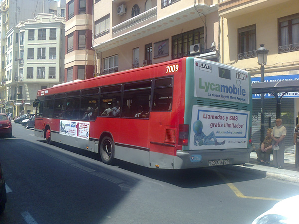 Publicidad trasera + lateral sencillo autobús urbano
